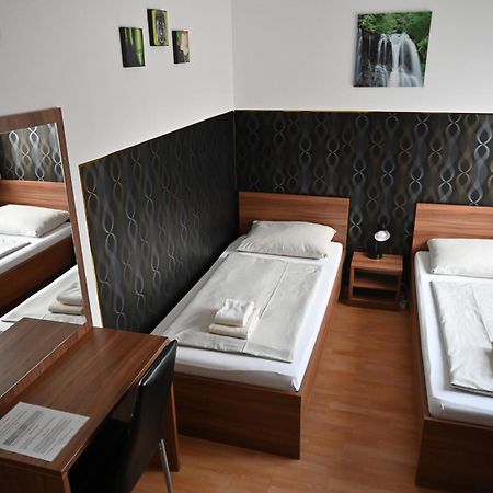 Pension Haus Nova Wiener Neustadt Luaran gambar