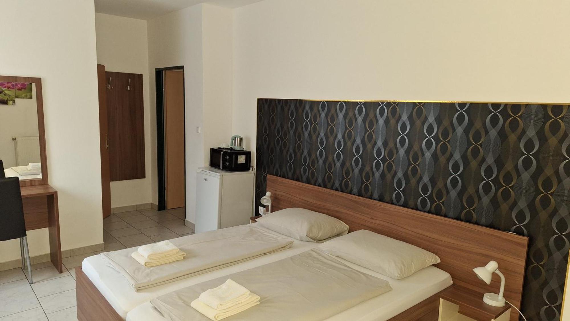Pension Haus Nova Wiener Neustadt Luaran gambar