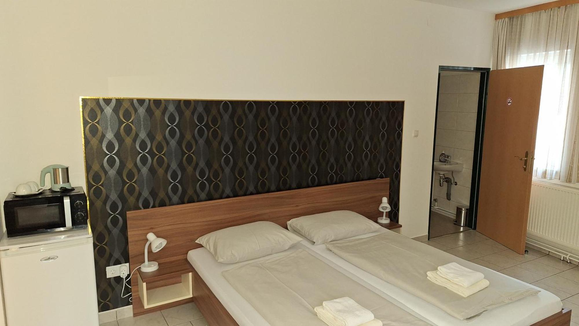 Pension Haus Nova Wiener Neustadt Luaran gambar