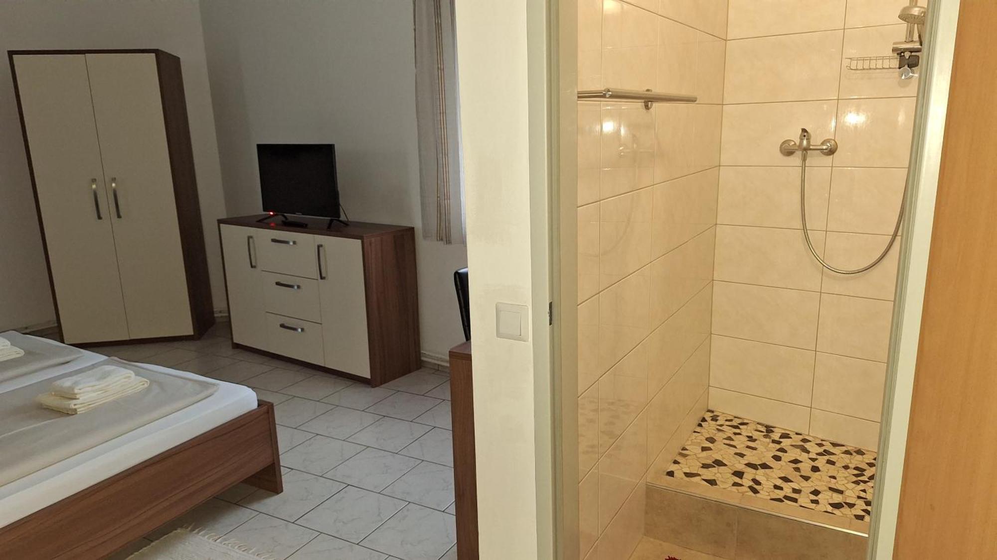 Pension Haus Nova Wiener Neustadt Luaran gambar