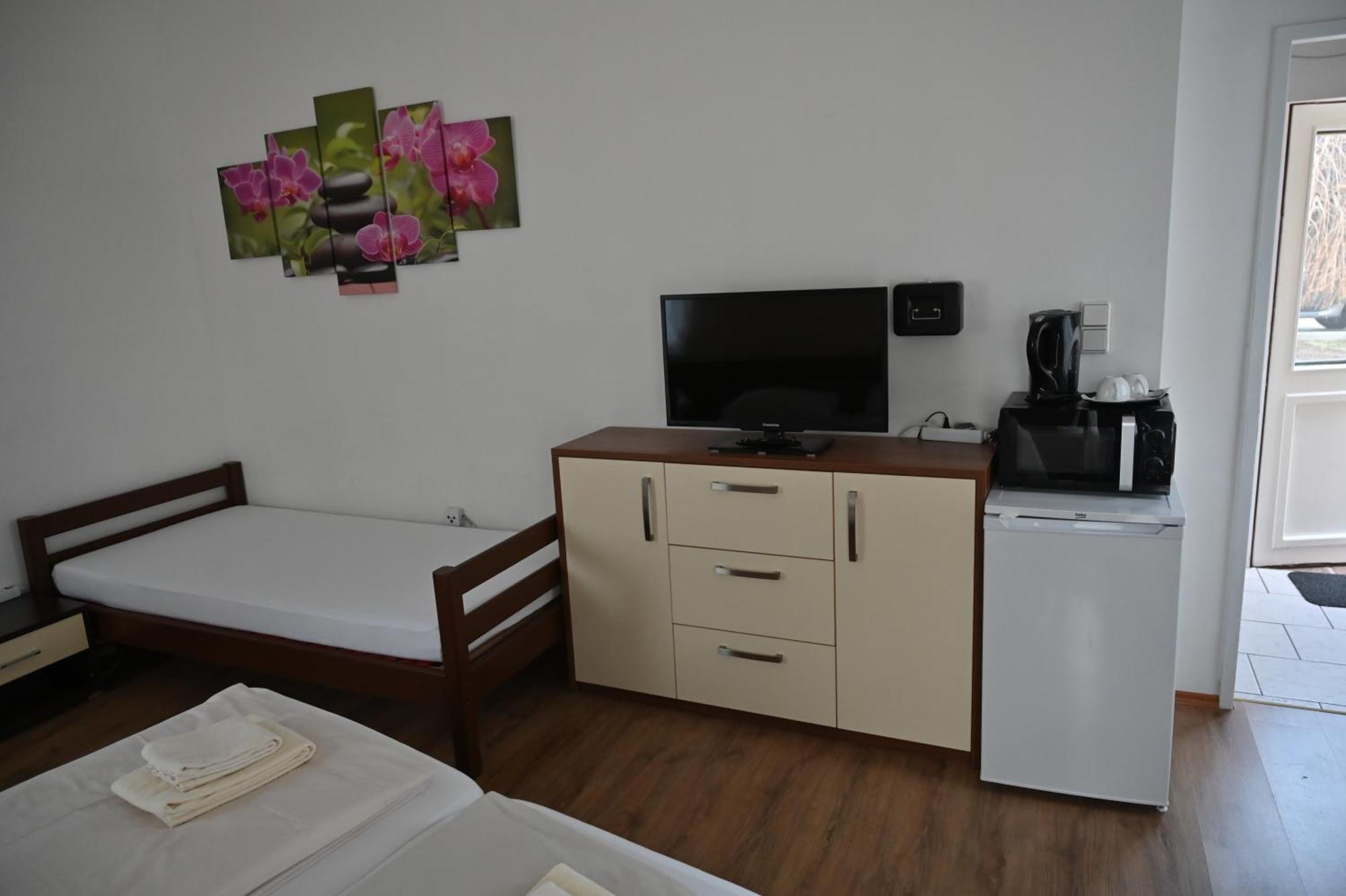 Pension Haus Nova Wiener Neustadt Luaran gambar