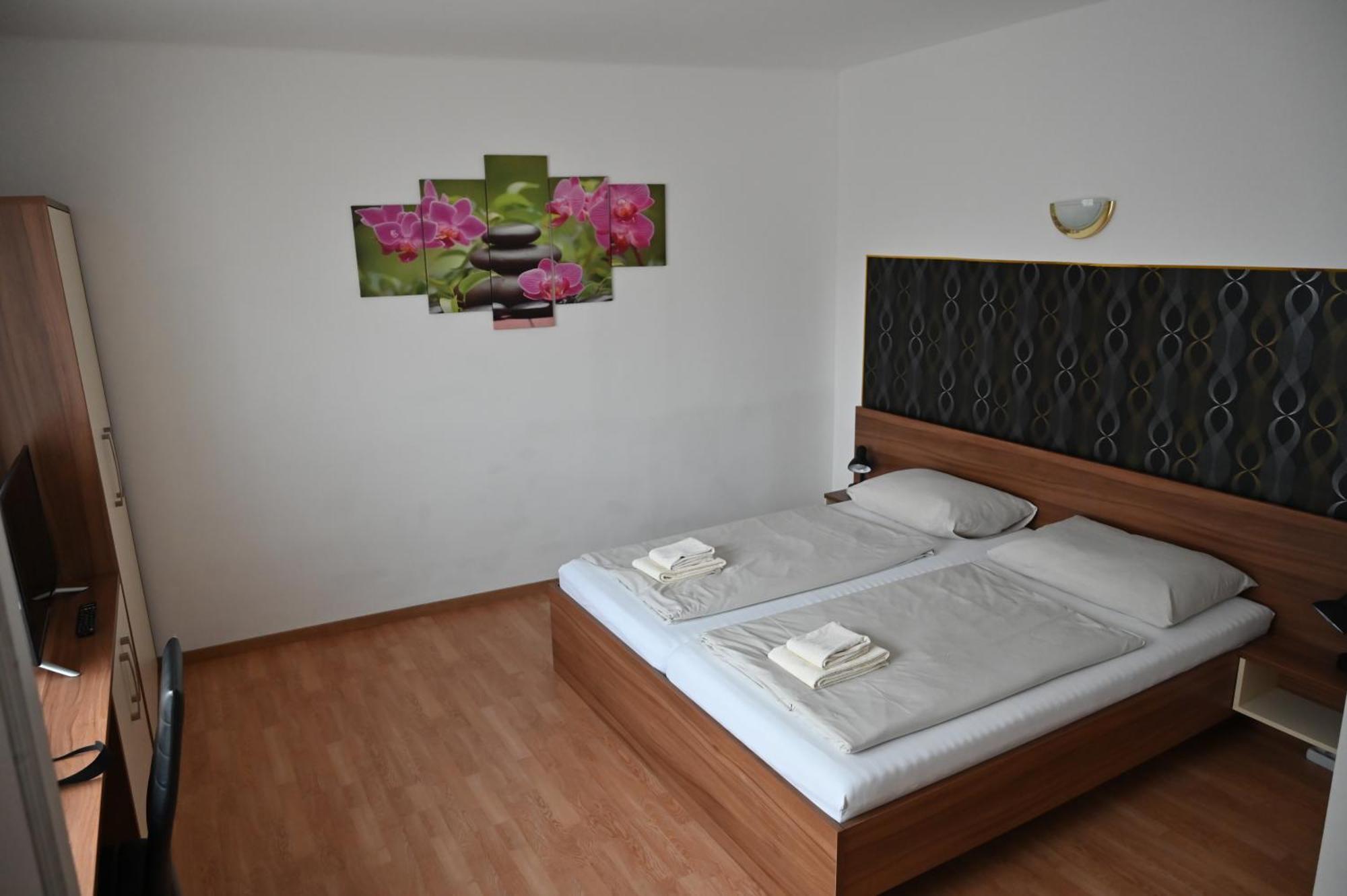 Pension Haus Nova Wiener Neustadt Luaran gambar