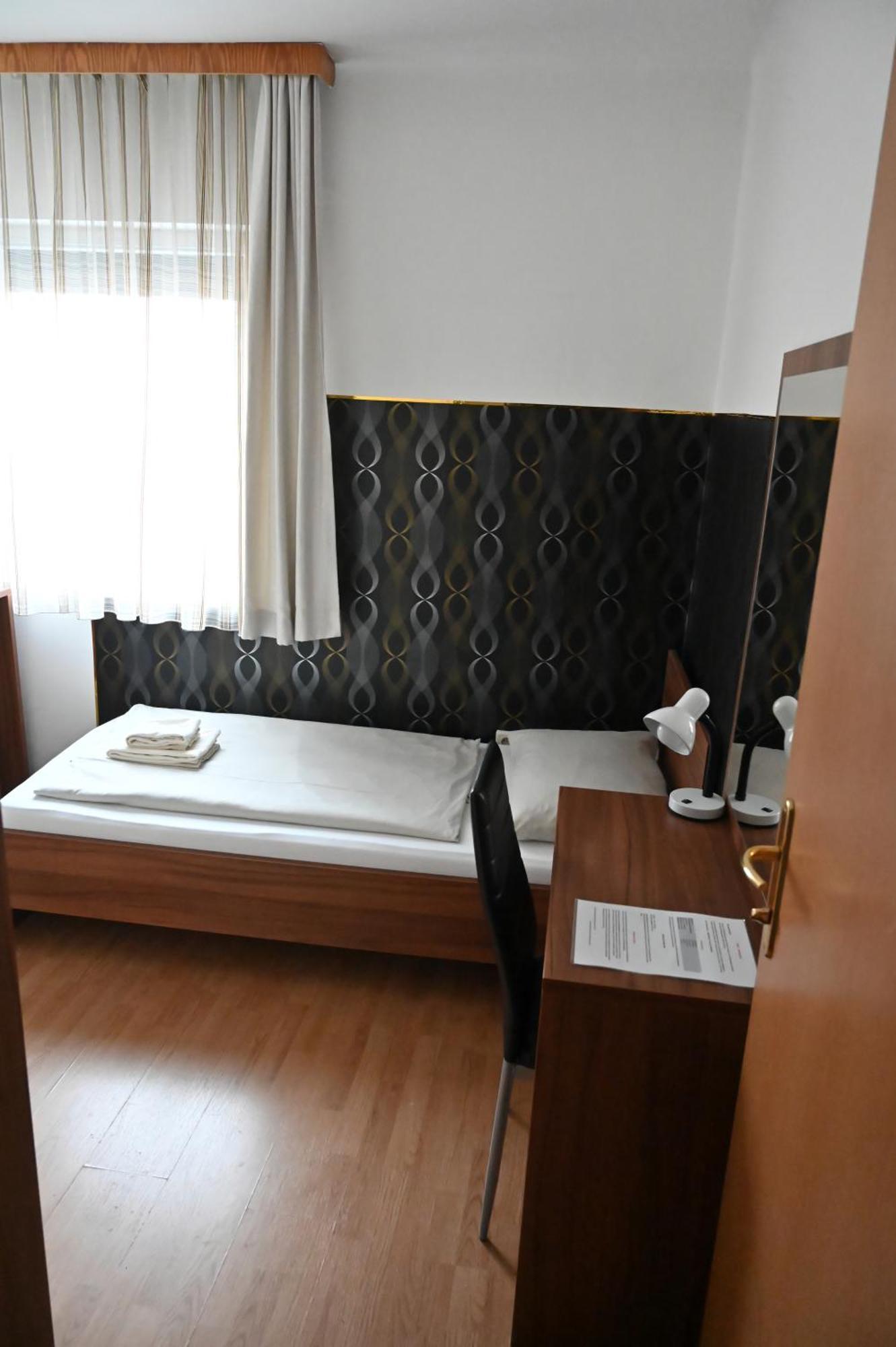 Pension Haus Nova Wiener Neustadt Luaran gambar
