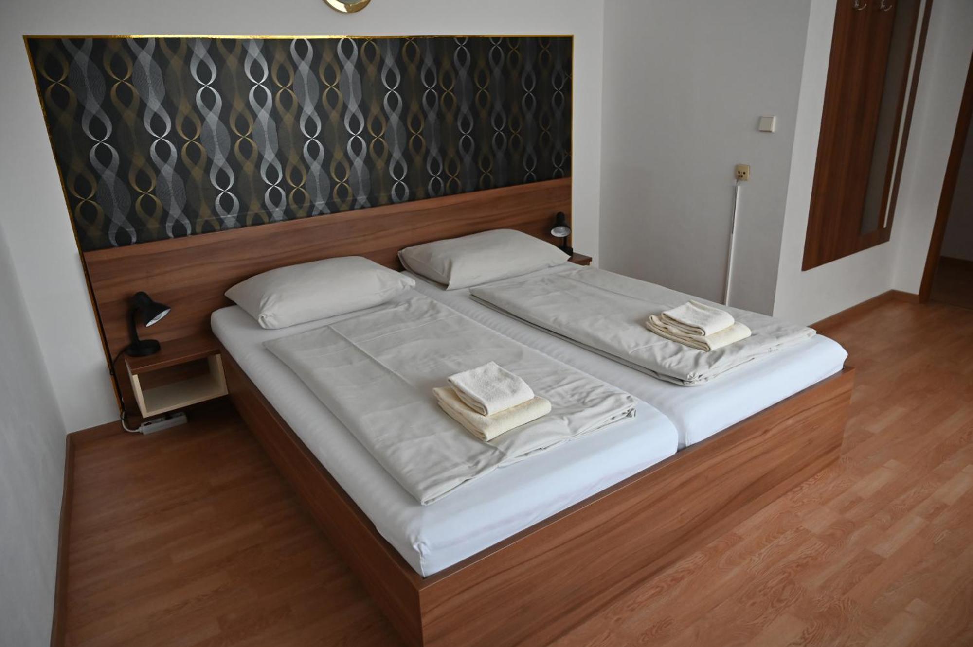 Pension Haus Nova Wiener Neustadt Luaran gambar