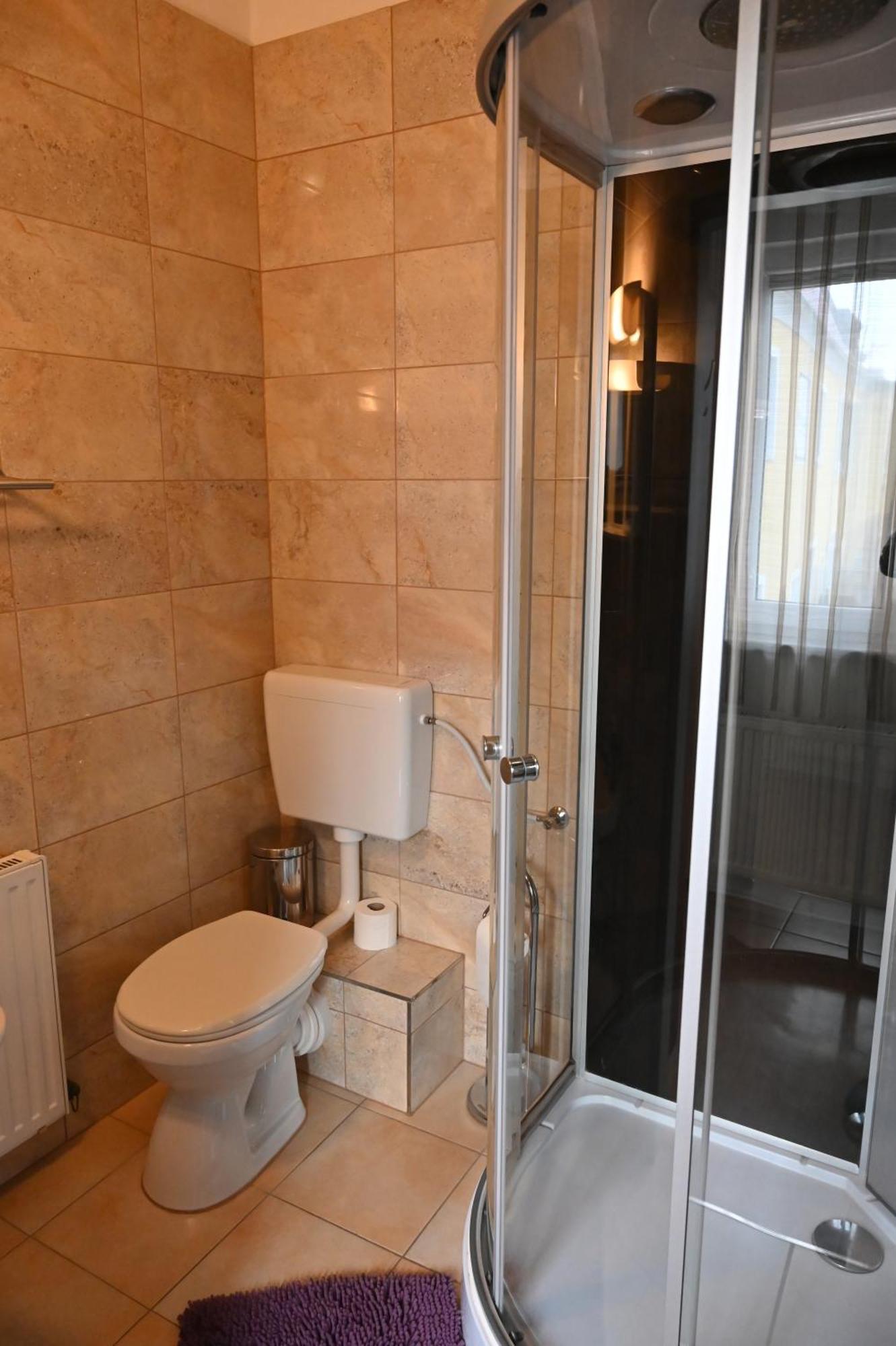 Pension Haus Nova Wiener Neustadt Luaran gambar
