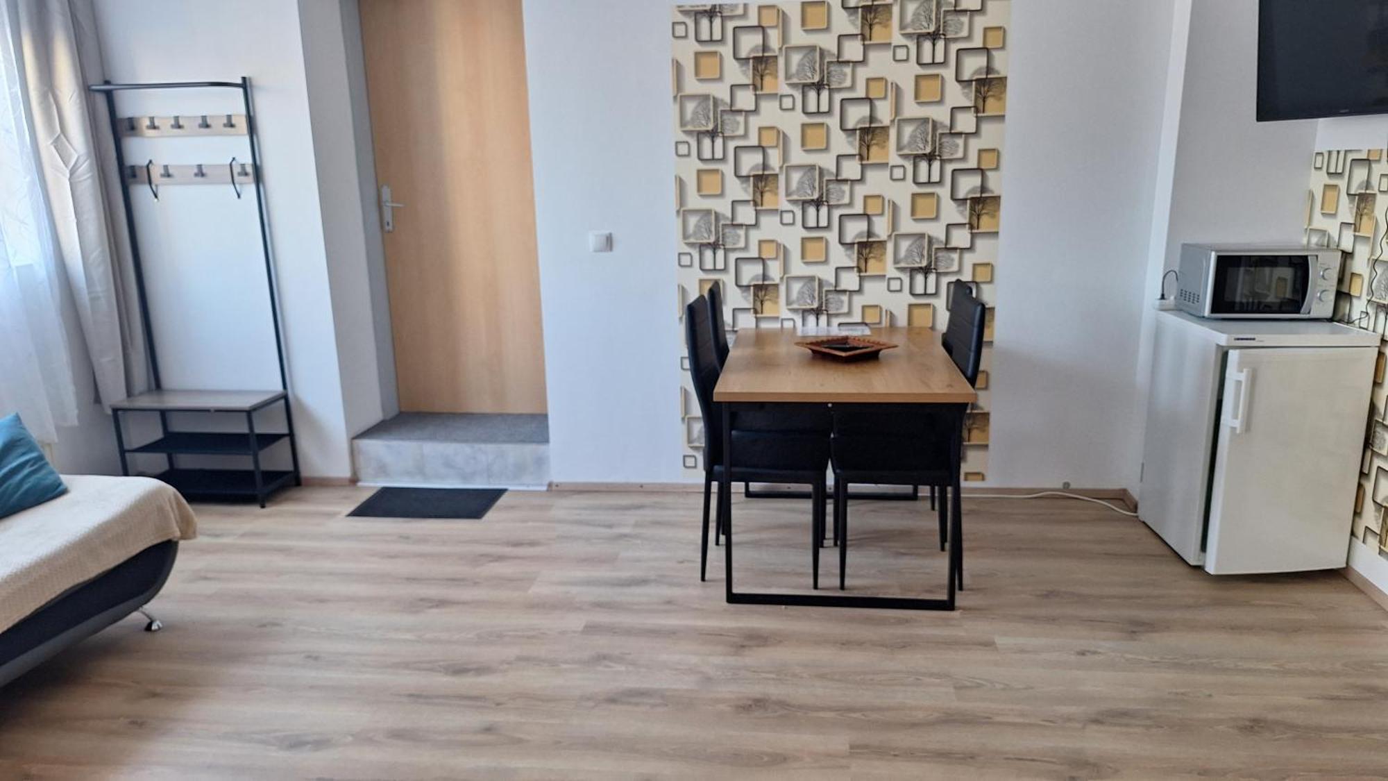 Pension Haus Nova Wiener Neustadt Luaran gambar