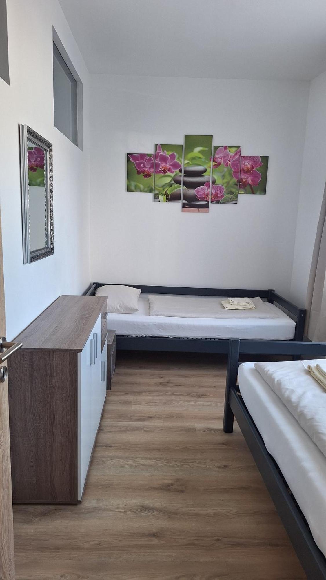 Pension Haus Nova Wiener Neustadt Luaran gambar