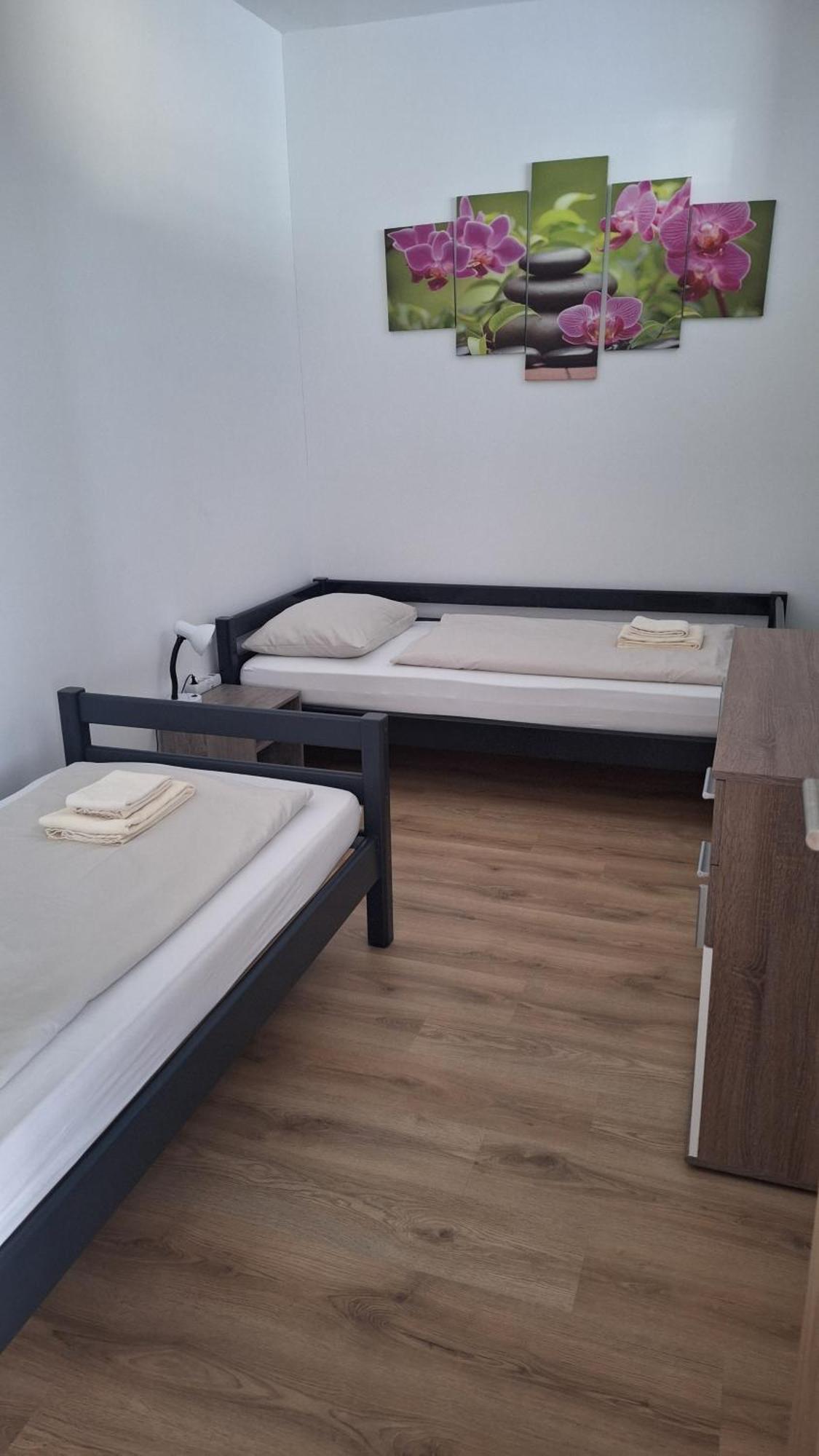 Pension Haus Nova Wiener Neustadt Luaran gambar