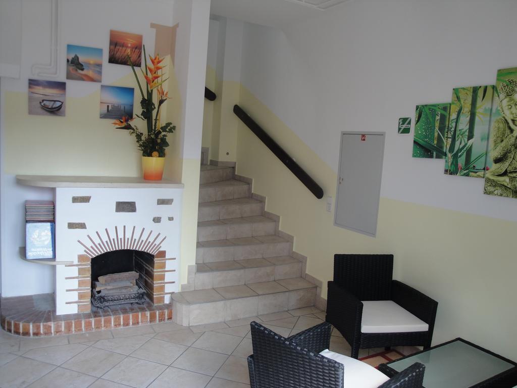 Pension Haus Nova Wiener Neustadt Luaran gambar