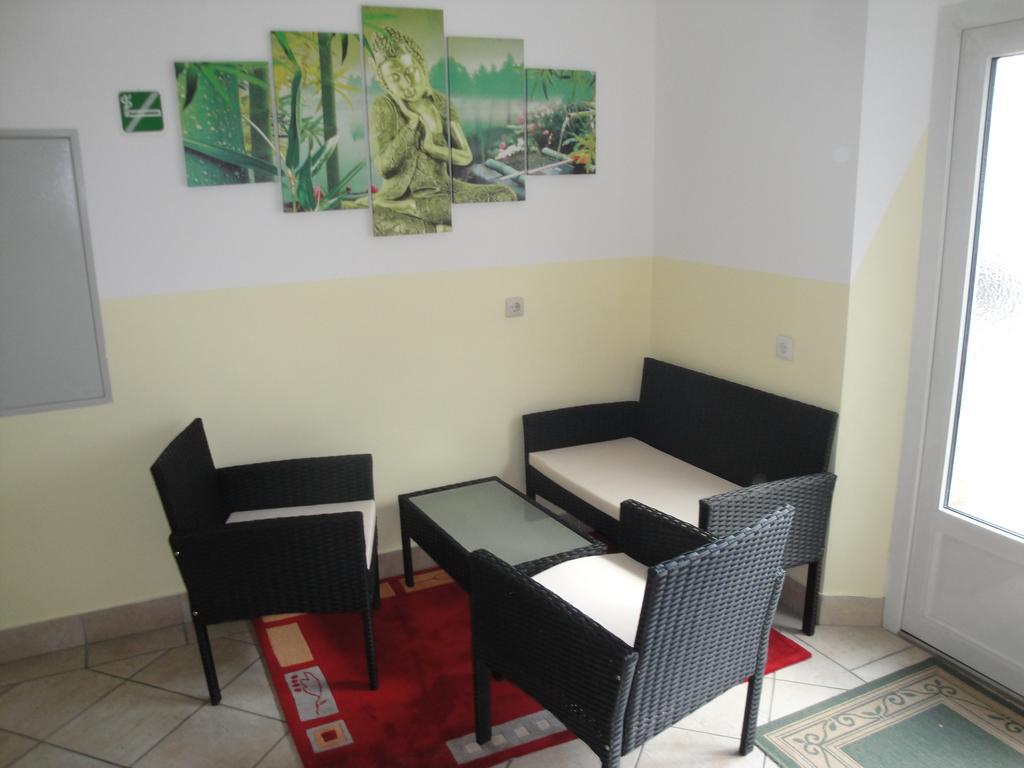 Pension Haus Nova Wiener Neustadt Luaran gambar